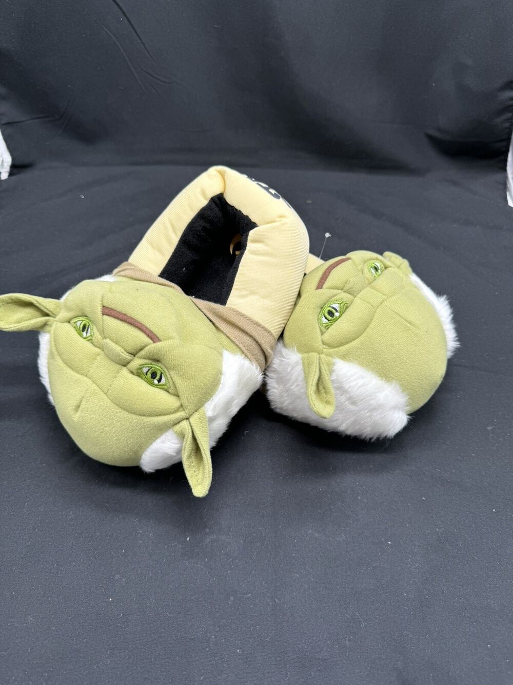Yoda Slippers By Starwars Youth Sz medium 1-2 NWOT